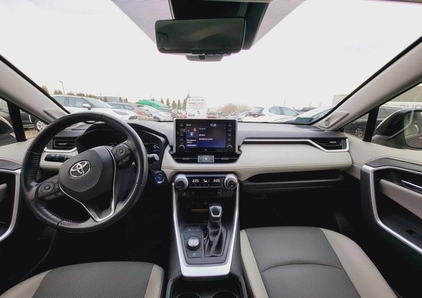 Toyota RAV4 cena 159900 przebieg: 64411, rok produkcji 2019 z Strzegom małe 154
